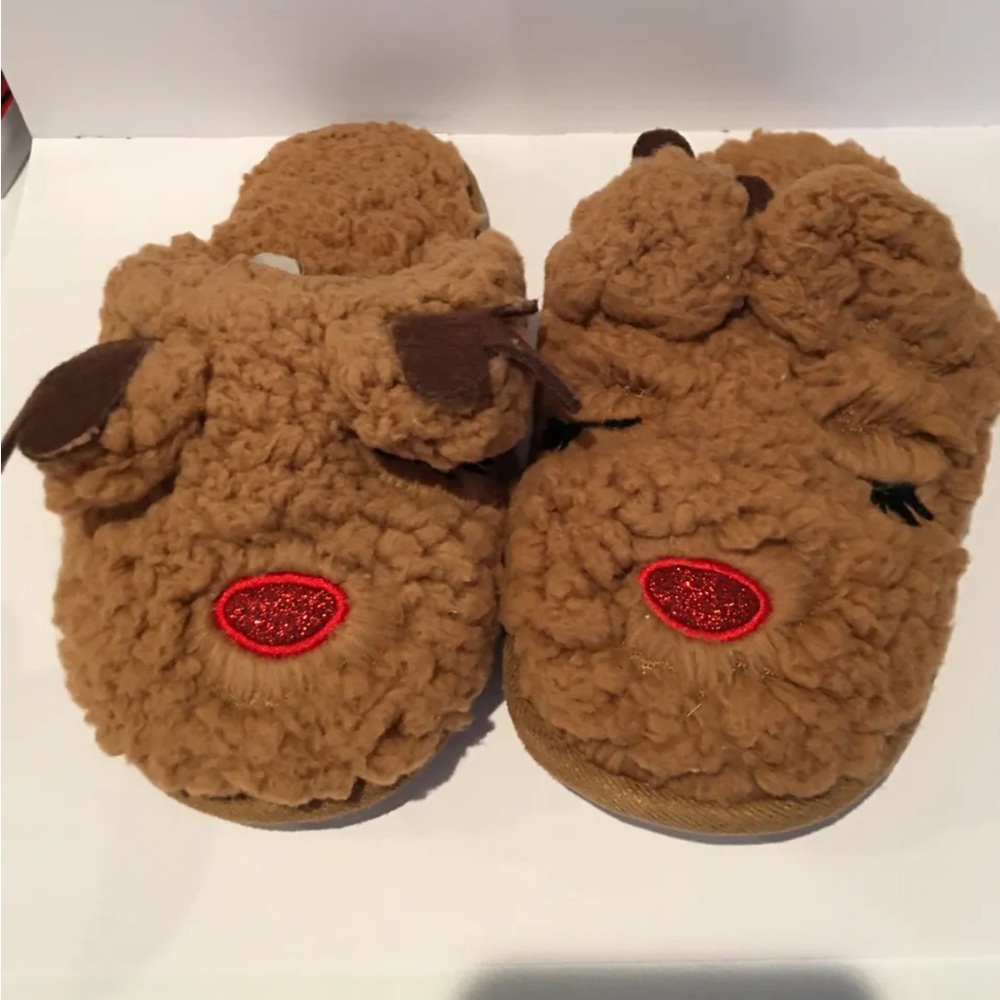 8 for$25🎱 Fuzzy Winter Raindeer Slippers for Toddler Size Small 5-6